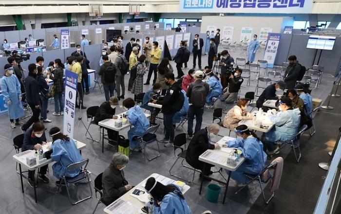 전국 264곳에 코로나19 예방접종센터 설치...주소지에서 예약일에 접종