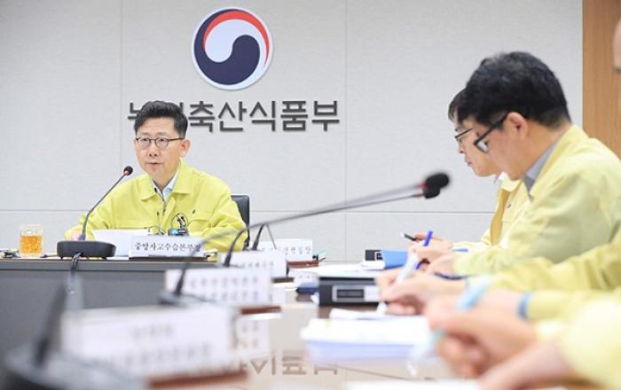농식품부 장관 “돼지열병, 방역이 최우선…철저히 소독해야”