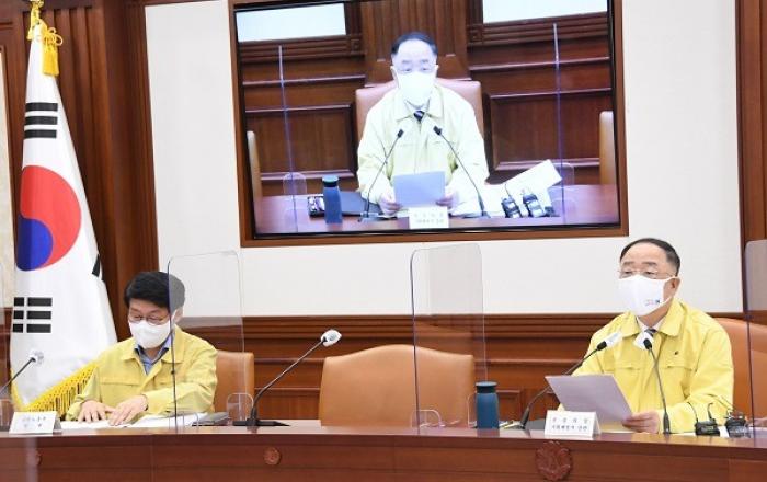 “법령상 가족개념 확대 추진…다양한 가족 형태 포용” 홍 부총리