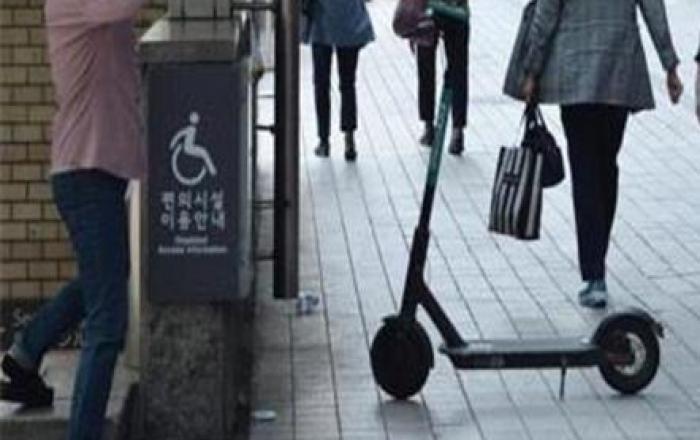 서울시, 15일부터 전국 최초로 불법 주정차한 공유 전동킥보드 견인