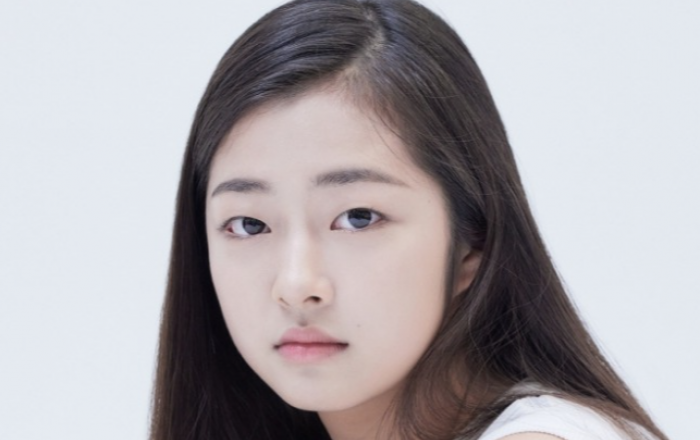 ‘악마판사’ 전채은, 미스터리함 가득한 대저택 속 소녀 ‘엘리야’로 신선한 첫 등장...‘관심↑’