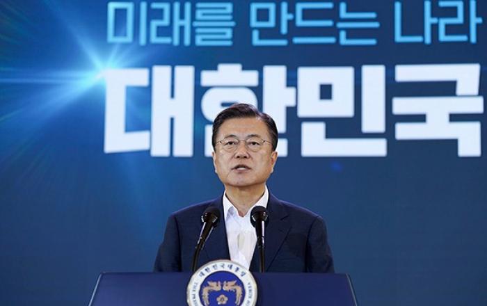 문 대통령 “한국판 뉴딜 투자, 2025년까지 160조→220조 확대”