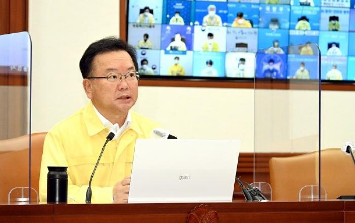 김 총리 “비수도권 사적모임 ‘4인 이내’로 통일해달라” 