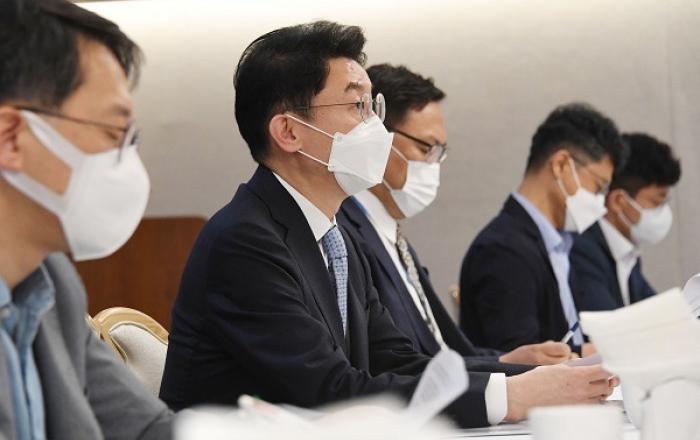 기재부 차관 “코로나19 방역조치 강화로 고용 어려움 확대 우려” 