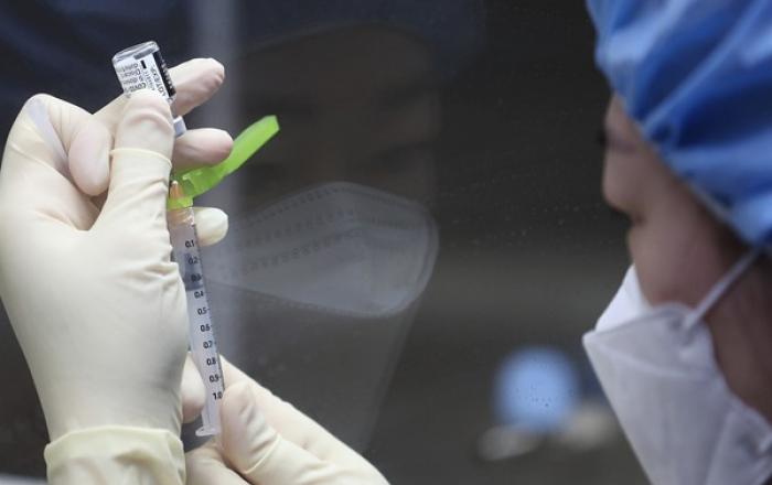 19일부터 수능 앞둔 고3 접종 시작…50~54세 사전예약도