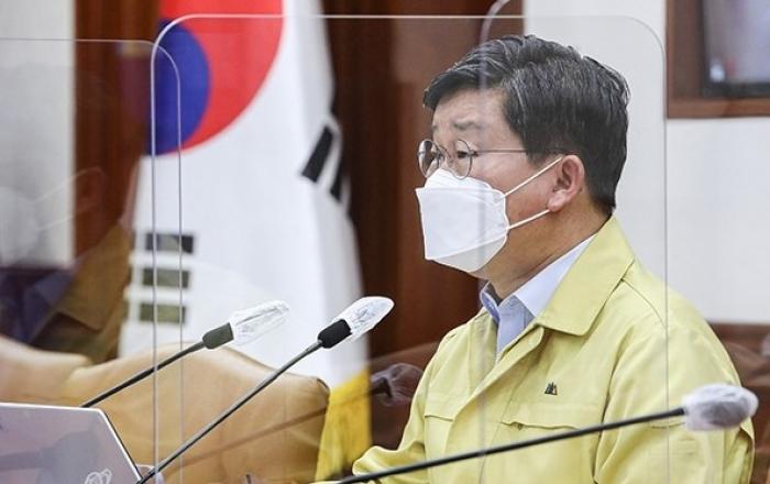 수도권 4단계·오후 6시 이후 3인모임 금지 2주 연장