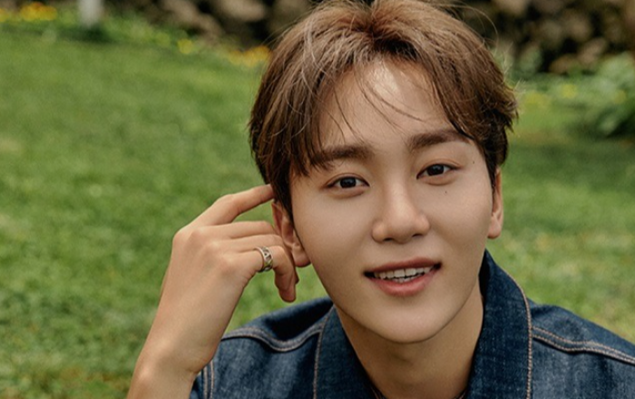  세븐틴 승관, 광고계 블루칩 등극…청량함 가득한 제주도 화보 공개