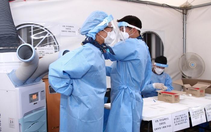 LG디스플레이, 코로나19와 폭염으로 지친 의료진 돕는다