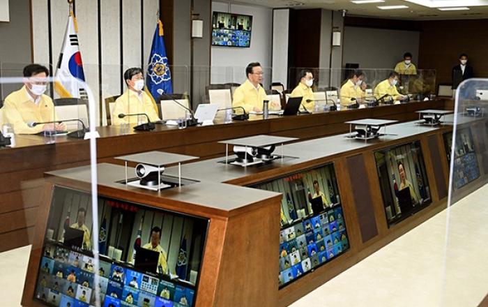 “코로나 전체 확산세 여전…휴가철 이동 자제해달라”