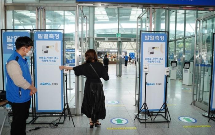 백신접종 의향 6.8%p↑... 국민 84% 수도권 4단계 연장 찬성