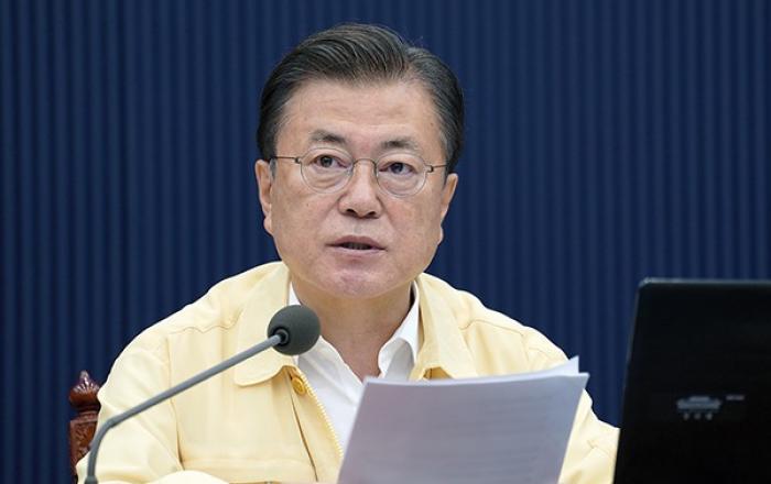 문재인 대통령 “방역·민생이 남은 임기 책무…막중한 책임감”