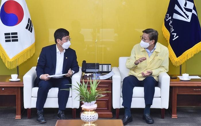 박형준 부산시장, 안도걸 기재부 제2차관 만나 내년 국비 확보 총력