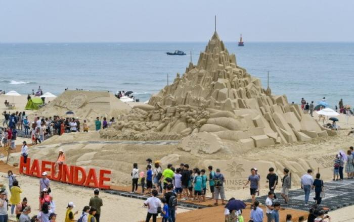 부산 해운대구, 해운대모래축제 '모래성 부수기 이벤트' 개최