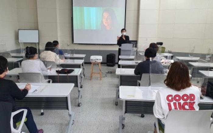 부산 동구어린이영어도서관, 맘 편한 무료 도서 택배 운영