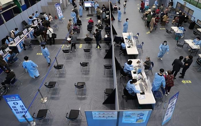 방역당국 “18~49세 사전예약, 접속 쏠림 현상 크게 해소”