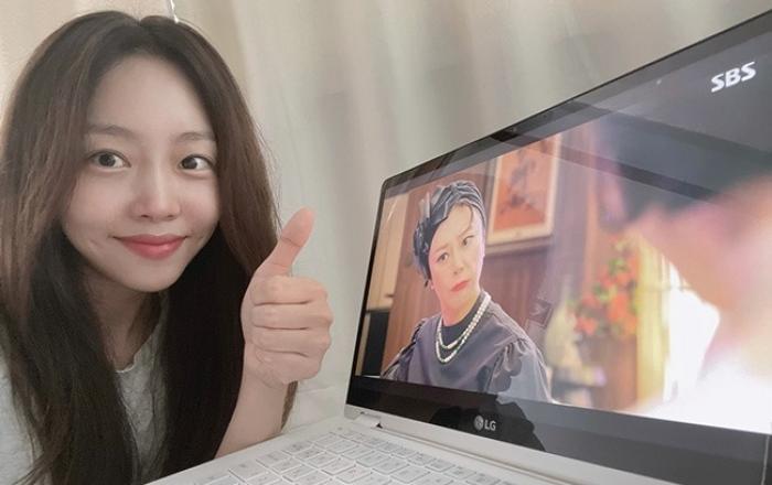 유다미, ‘펜트하우스3’ 공식 헬리콥터맘 서혜린에 ‘엄지 척’…의리 만점 인증샷 공개