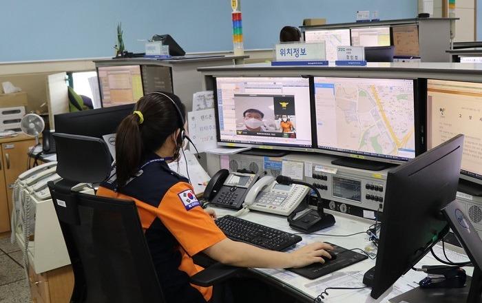 청각장애인이 119에 신고하면 수어통역사 영상통화로 연결