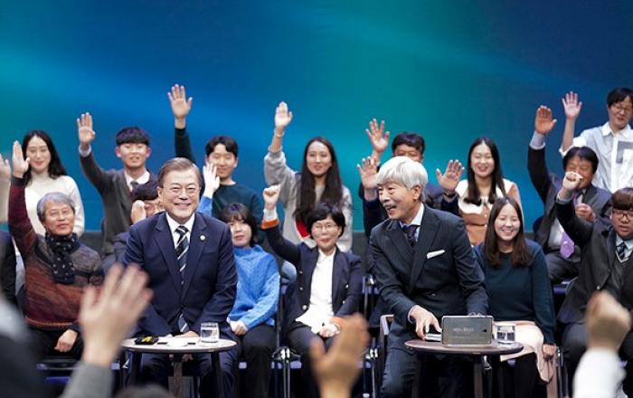 문재인 대통령, 117분간 국민과 대화…각본 없이 허심탄회 소통
