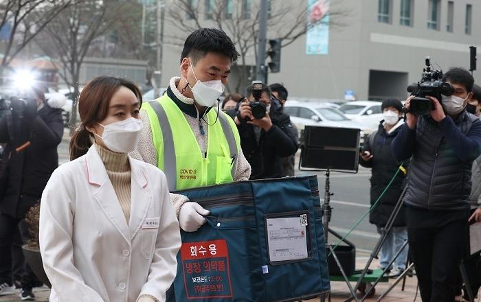 백신 상자 내부·측면에 유효기한 스티커 붙여 오접종 방지