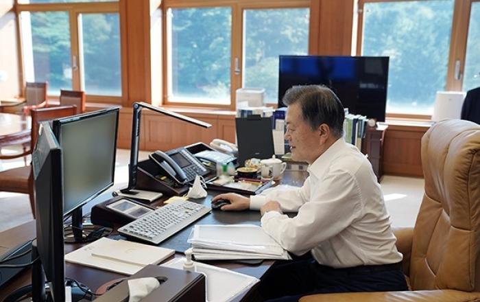 문재인 대통령, 광주형일자리 생산차 캐스퍼 사전예약 신청