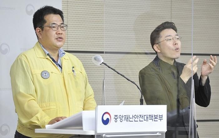 “수도권 확진자, 코로나 유행 이래 최대…추석 연휴 확산 우려”