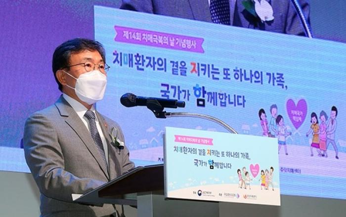 ‘치매 국가책임제’ 4년…중증환자 본인부담금 126만원→54만원