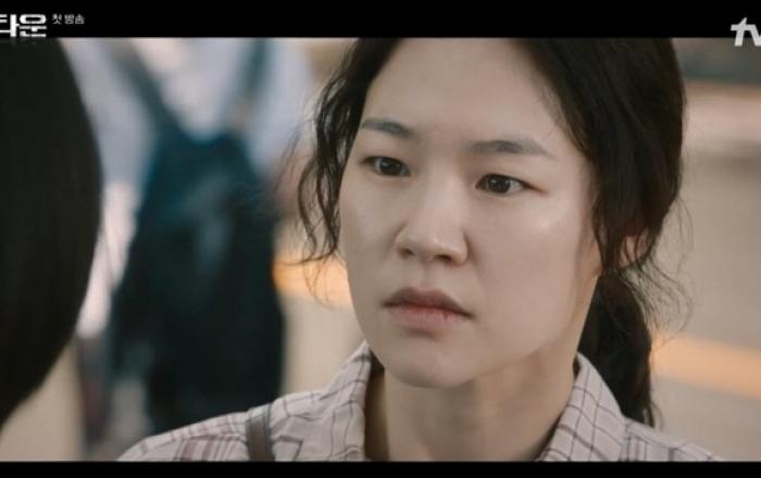 한예리, 숨겨진 사연 간직한 ‘조정현’으로 완벽 변신…