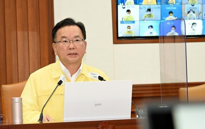 “60세 이상·의료기관 종사자 등 고위험군부터 ‘부스터샷’ 곧 시작”