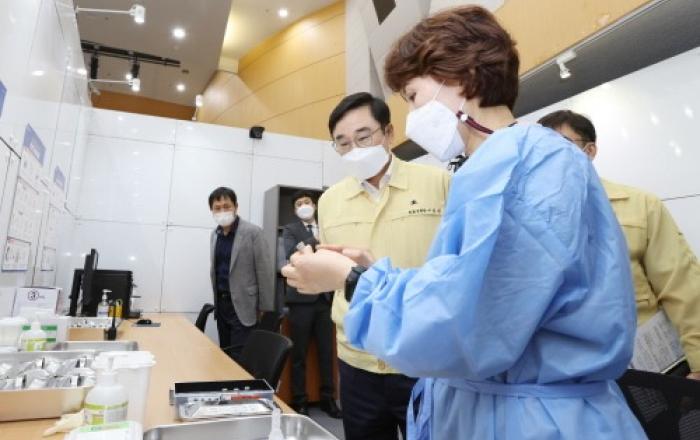 도봉구, AI로 이상 반응 체크하는 '누구 백신 케어콜' 실시
