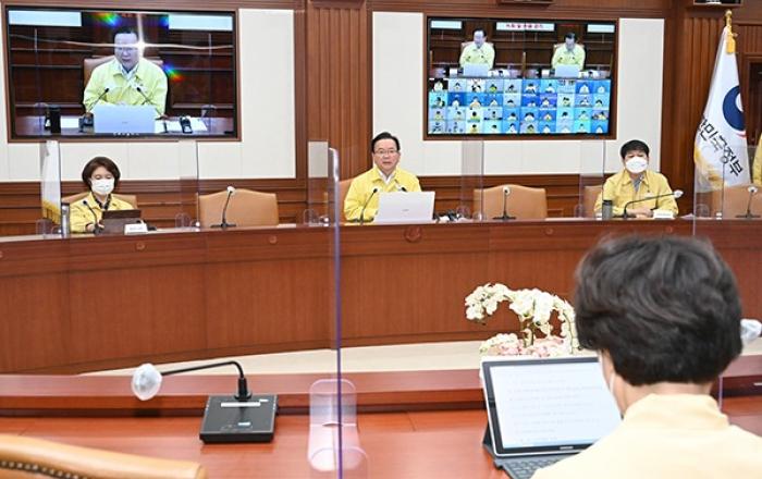 “단계적 일상회복 가늠할 마지막 기회…접종속도 높여야”