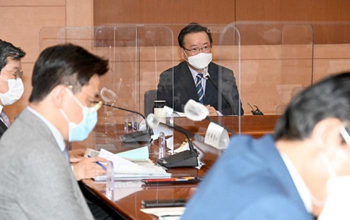 “고난의 시간 끝에 일상회복 준비…‘백신패스’ 등 검토”