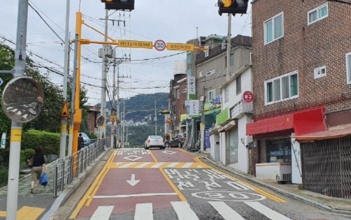 모든 초등학교에 과속단속카메라 설치