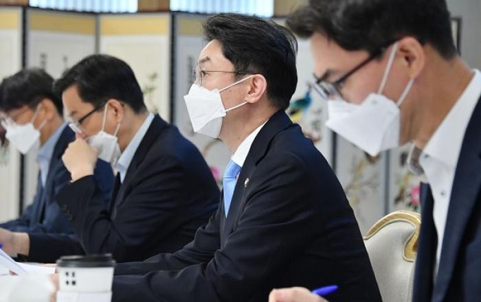직영·알뜰 주유소, 유류세 20% 인하 12일부터 즉시 반영