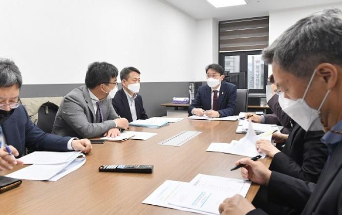 베트남서 요소 5000톤 추가 도입... 국내 차량용 요소수 2.5개월치 확보