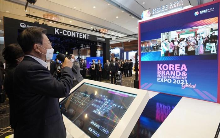K-박람회 현장 방문…“한류를 넘어 ‘K-붐’으로”