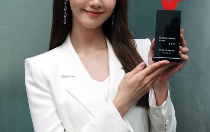 임윤아, ‘올해의 여성영화인상’도 접수! ‘충무로 대세’ 입증