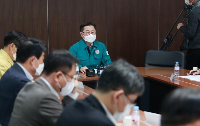 화물연대 파업에 5대 업종 출하 차질 3.5조...