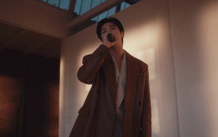 “역대급 영상미” 방탄소년단 RM, 뉴욕 미술관 디아 비컨서 펼친 ‘Indigo’ 라이브 퍼포먼스 영상 공개!