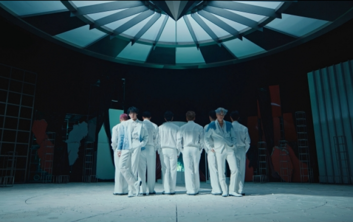 문빈&산하, ‘Madness’ 퍼포먼스 버전 M/V 깜짝 공개…‘절제 섹시’의 정석