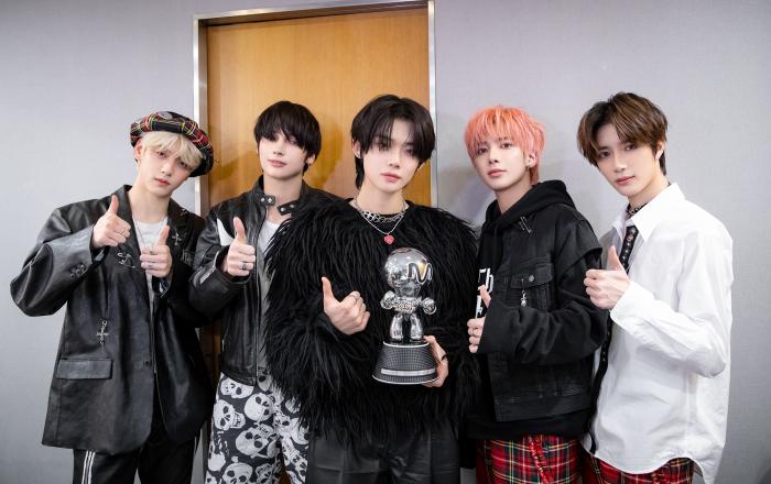 ‘4세대 리더’ 투모로우바이투게더, ‘엠카운트다운’ 1위&日 오리콘 주간 합산 앨범 정상!