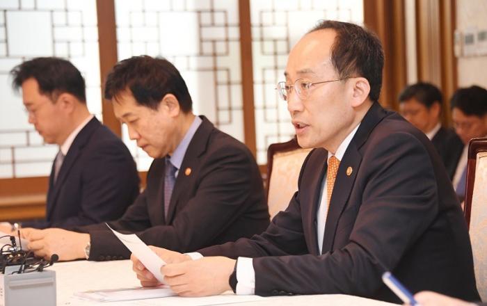 추 부총리 “글로벌 금융시장 불안 재연 등 배제할 수 없어…상황 예의주시”