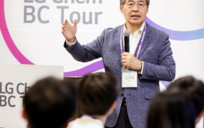 LG화학 신학철 부회장, 3대 신성장동력 키울 인재 찾아 일본행