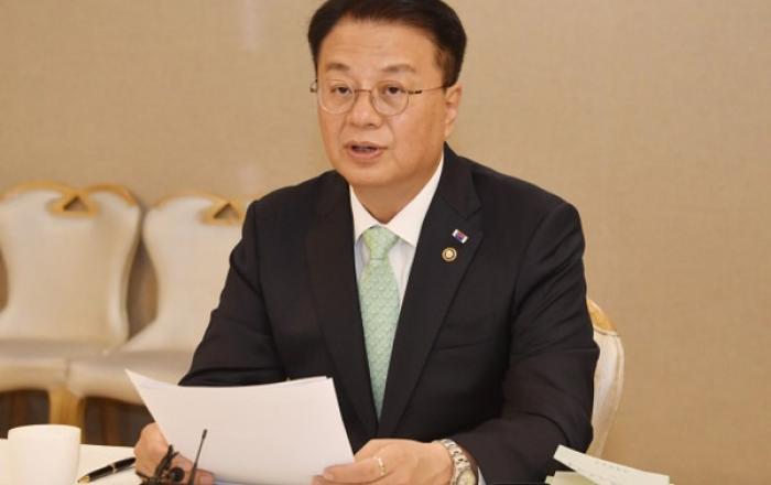 기재부 차관 “경제 하방위험 다소 완화…수출·투자 총력 지원”