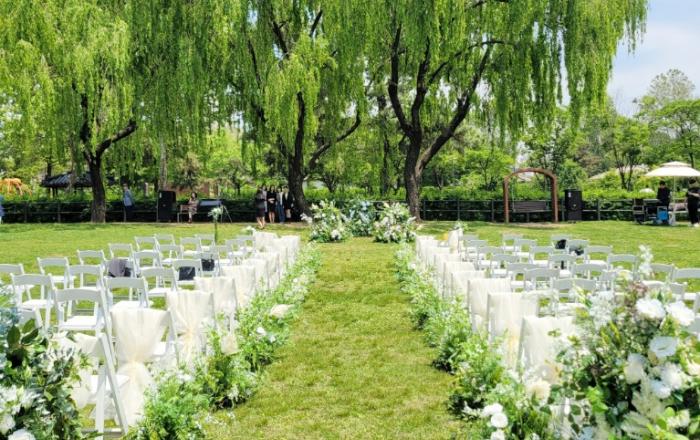 이국적 분위기 가득한 용산가족공원 친환경‘그린웨딩’상반기 19쌍 성료