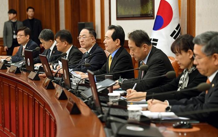 정세균 총리 “이번주 코로나19 중대 고비…절대 실기해선 안돼”