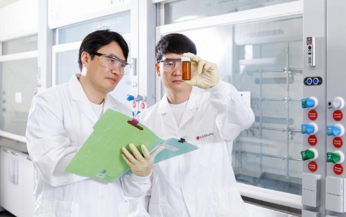 LG디스플레이, 전량 수입하던 OLED 핵심 소재 국산화 성공