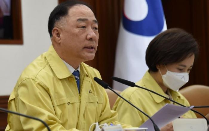 마스크 하루 900만장 국내 공급되도록 확실히 조치