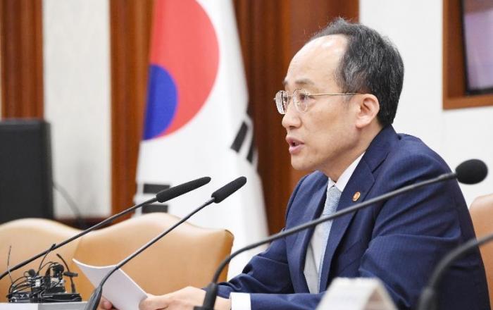 경제부총리 “유류세 인하 연말까지 연장…이·하마스 영향 제한적”