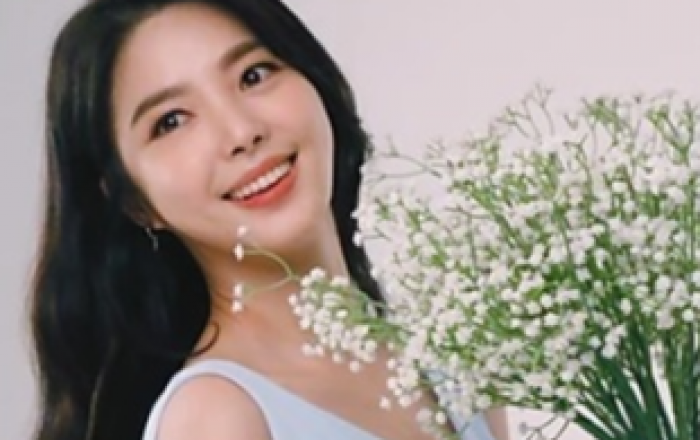 엄현경, 반전에 반전! 광고 비하인드 컷 ‘매력분화구 폭발’
