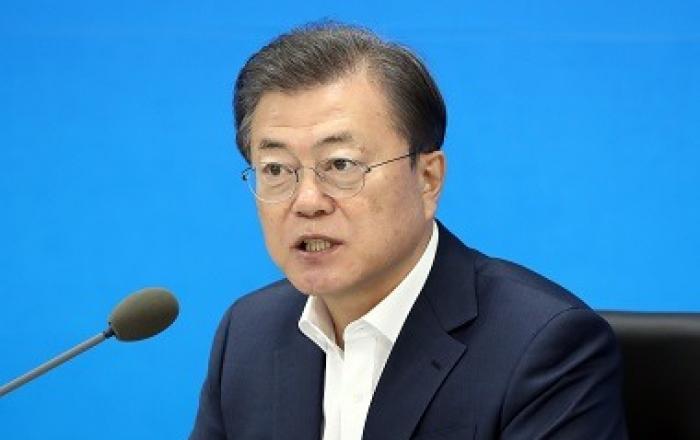 문재인 대통령 “코로나19 중대 고비 …온라인 예배로 거리두기 간곡히 당부”